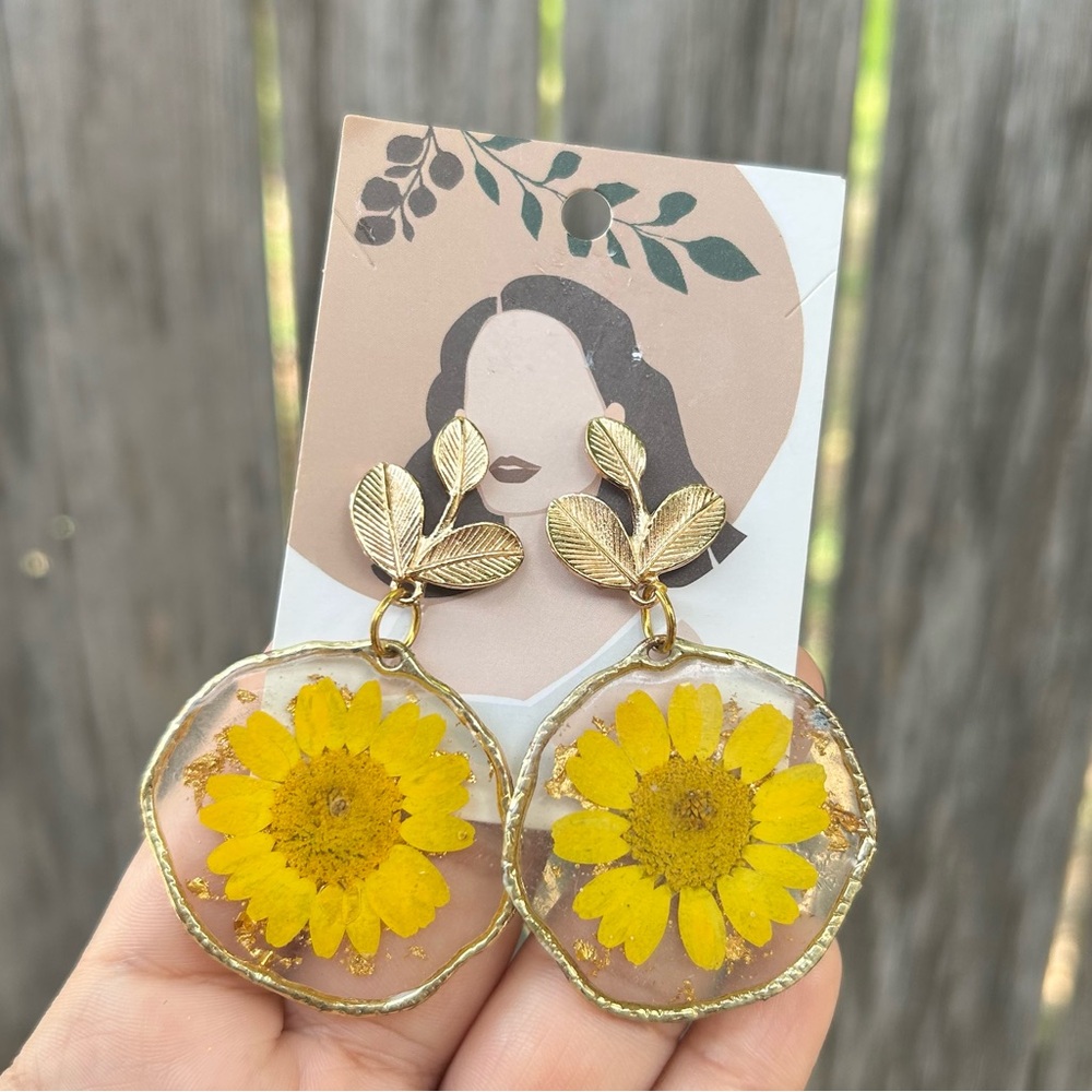 Handmade resin earrings flower